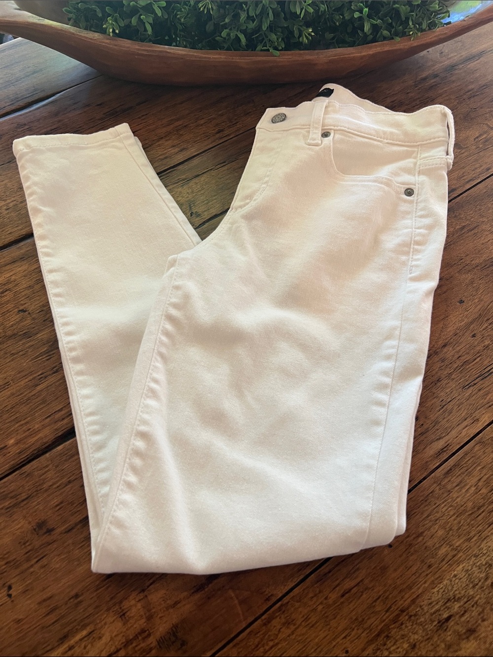 Banana Republic White Skinny Fit Jeans. Size 27